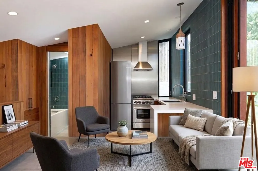 7102 Pacific View Drive Los Angeles, CA 90068