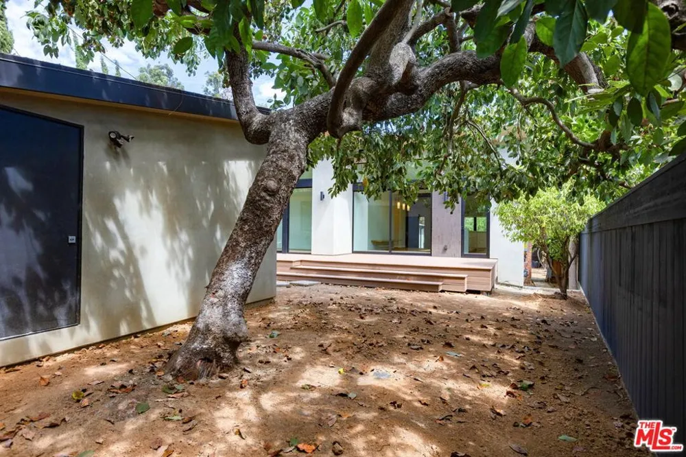 7102 Pacific View Drive Los Angeles, CA 90068