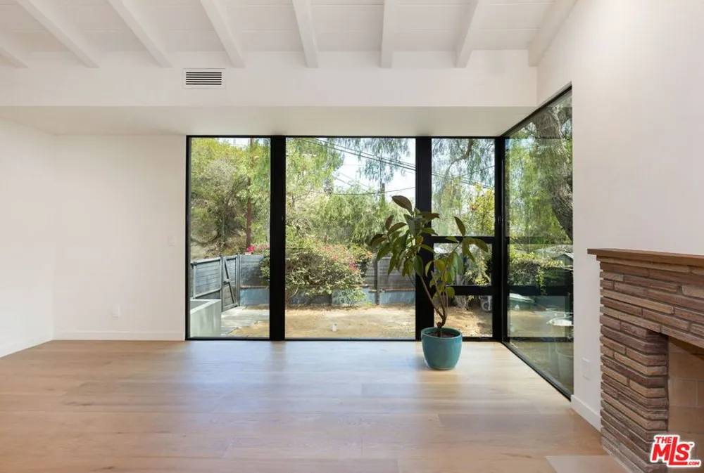 7102 Pacific View Drive Los Angeles, CA 90068