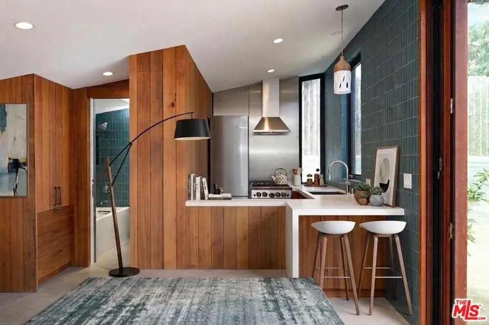 7102 Pacific View Drive Los Angeles, CA 90068