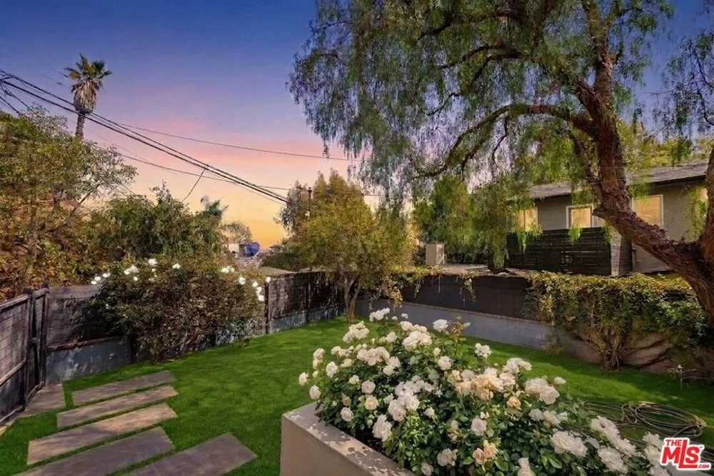 7102 Pacific View Drive Los Angeles, CA 90068