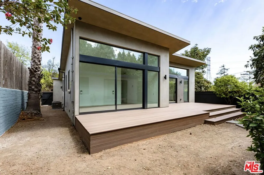 7102 Pacific View Drive Los Angeles, CA 90068