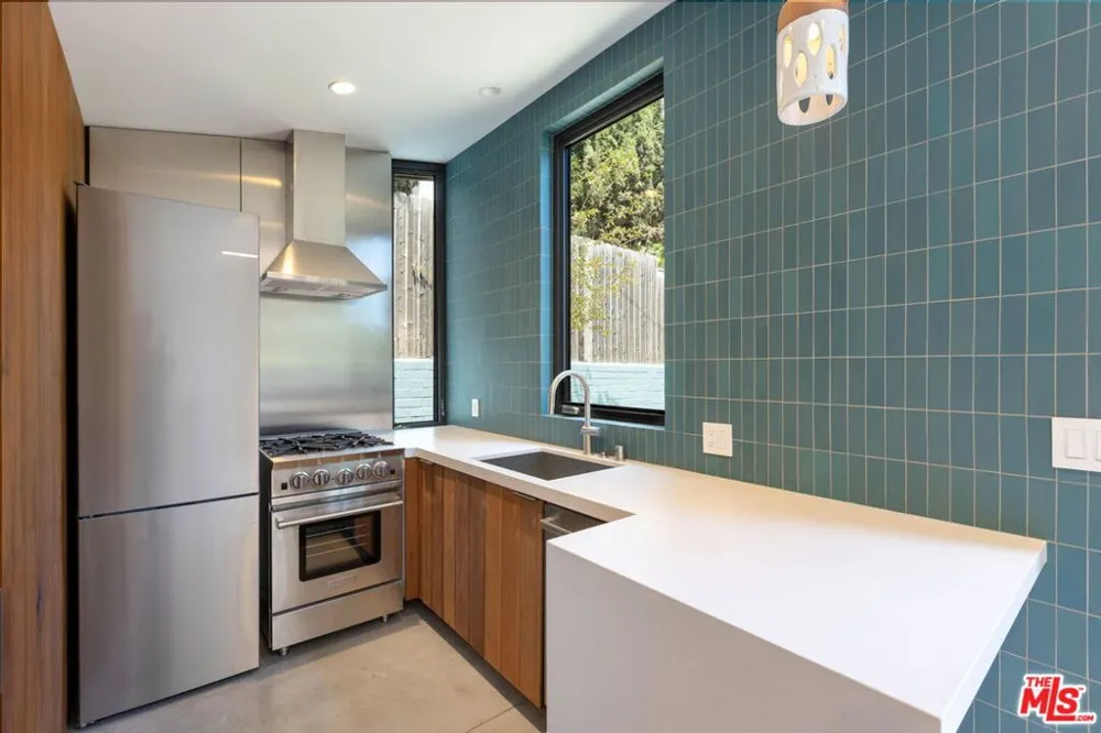 7102 Pacific View Drive Los Angeles, CA 90068