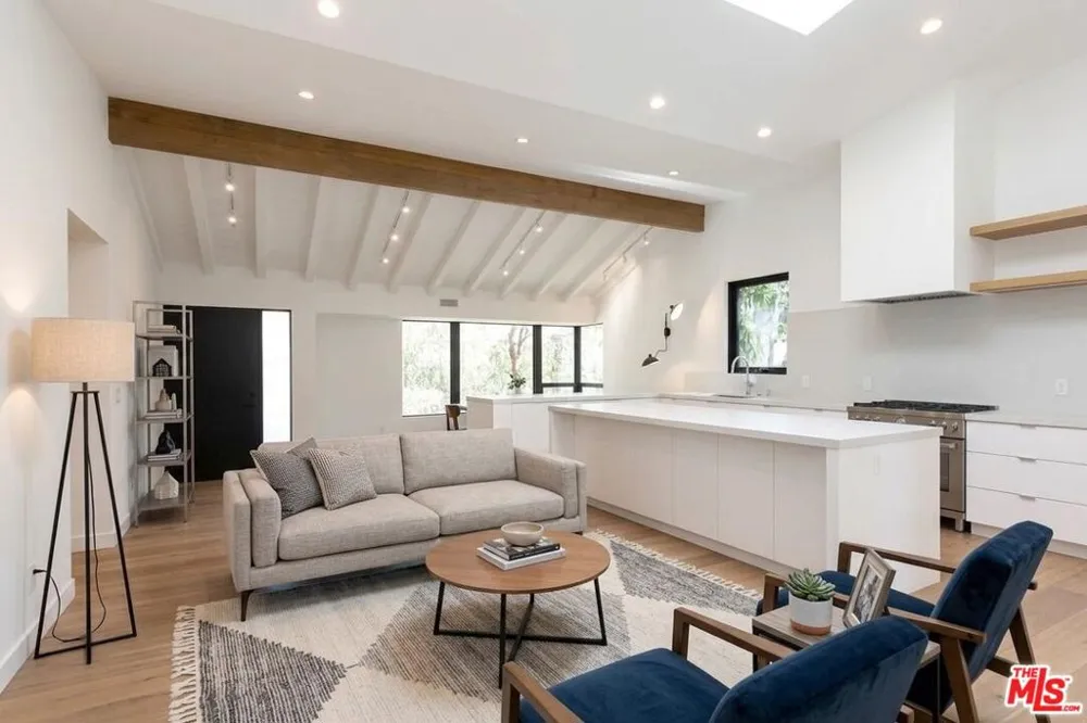 7102 Pacific View Drive Los Angeles, CA 90068