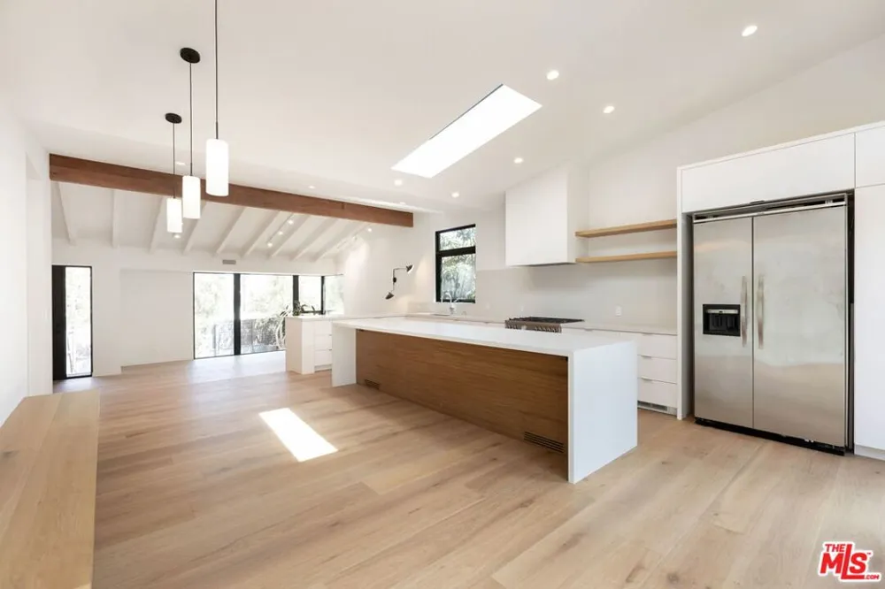 7102 Pacific View Drive Los Angeles, CA 90068