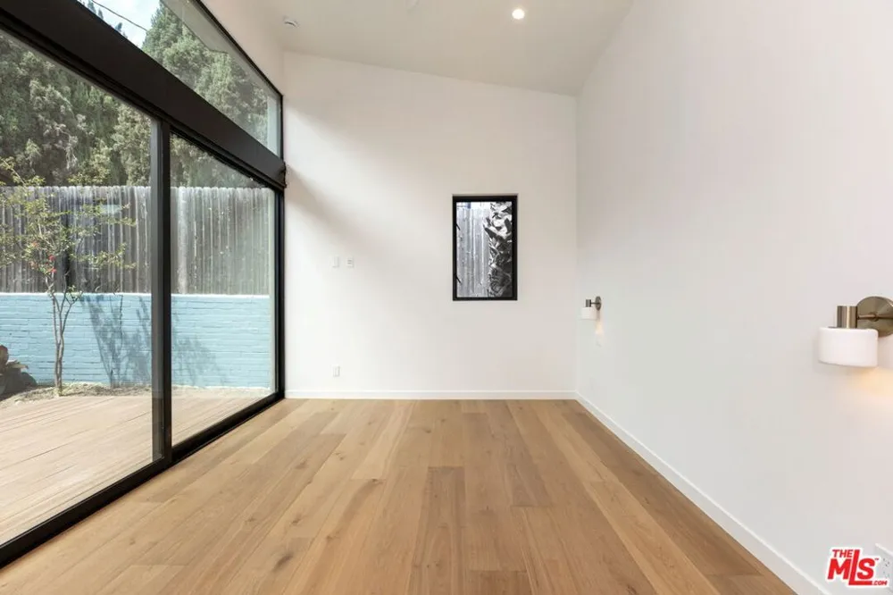 7102 Pacific View Drive Los Angeles, CA 90068