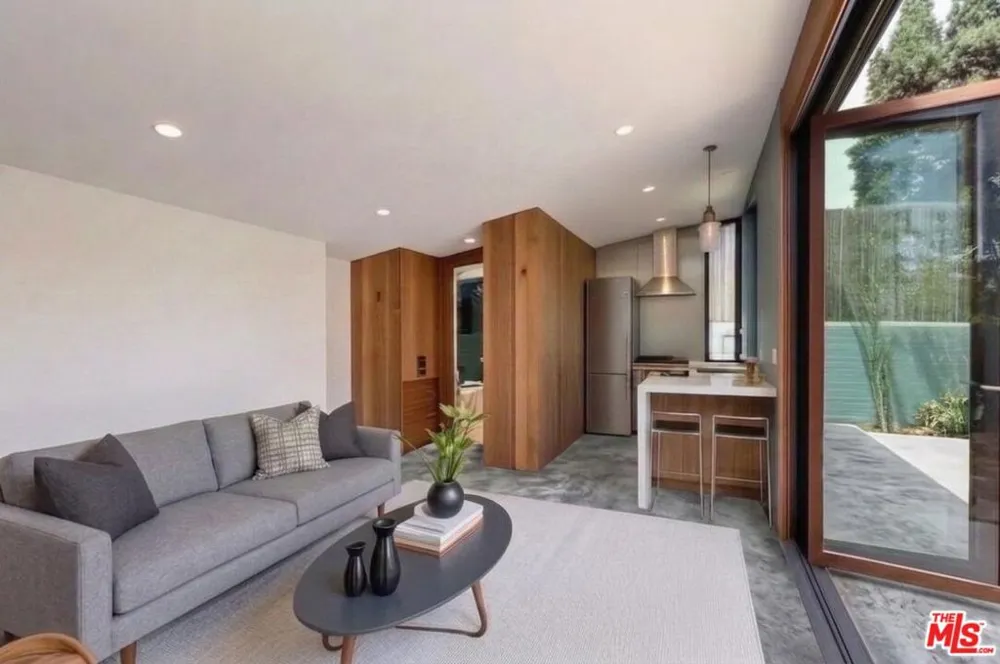 7102 Pacific View Drive Los Angeles, CA 90068