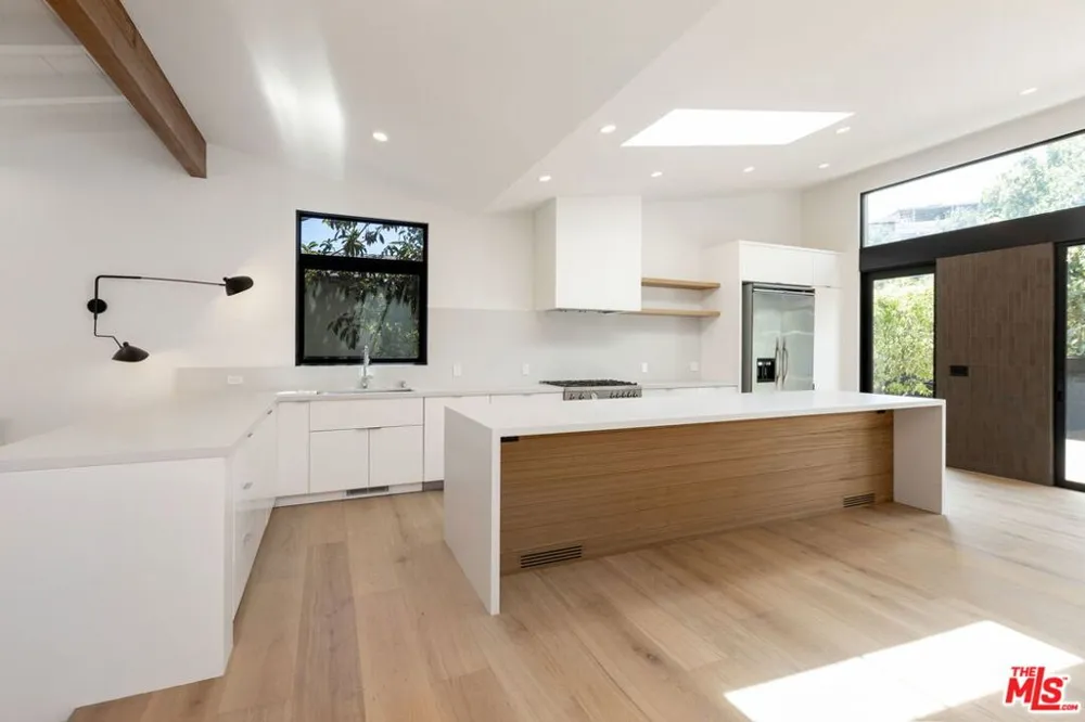 7102 Pacific View Drive Los Angeles, CA 90068