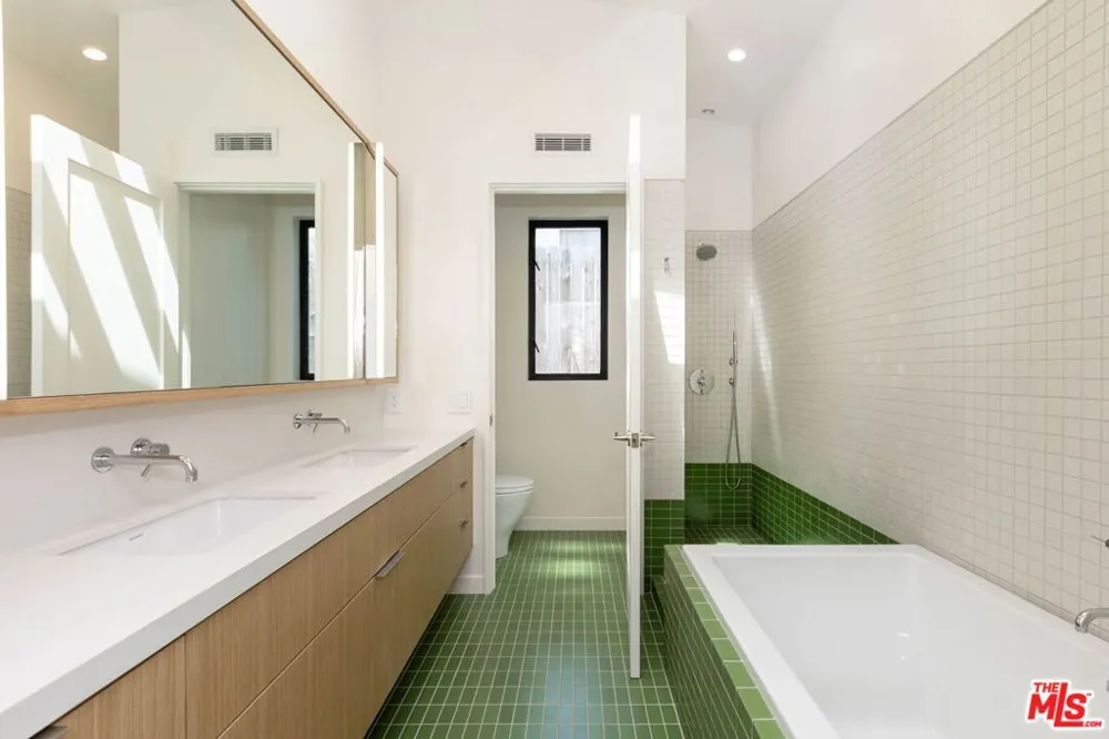 7102 Pacific View Drive Los Angeles, CA 90068