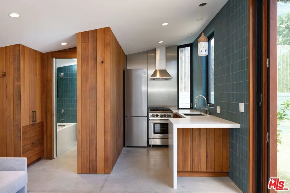 7102 Pacific View Drive Los Angeles, CA 90068