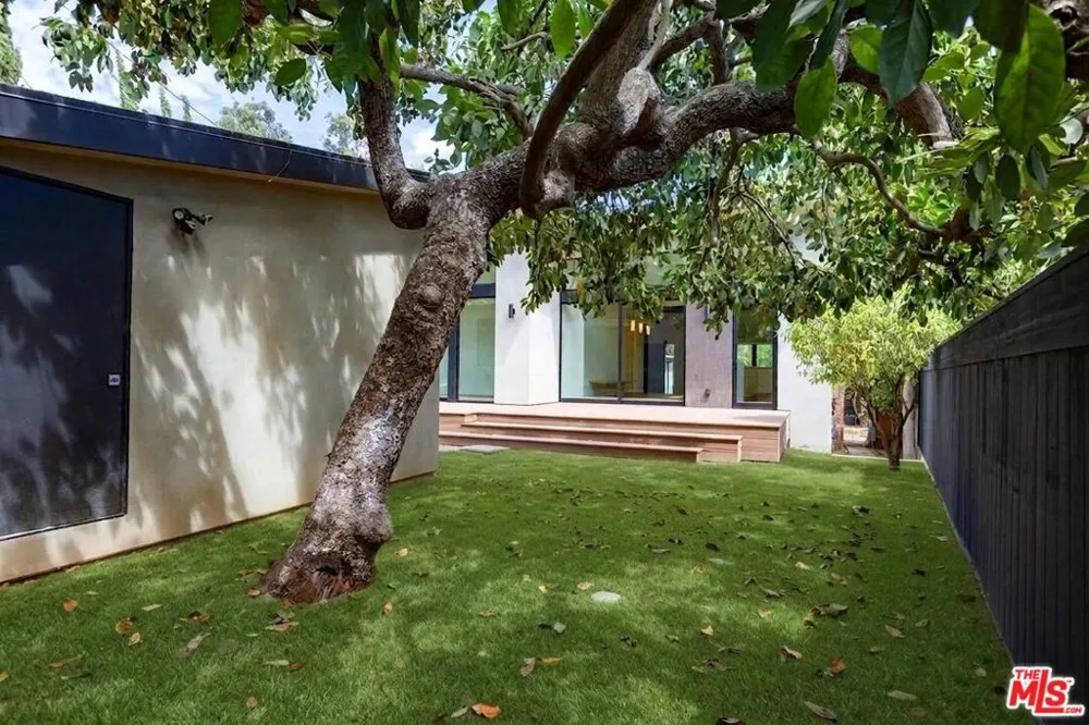 7102 Pacific View Drive Los Angeles, CA 90068
