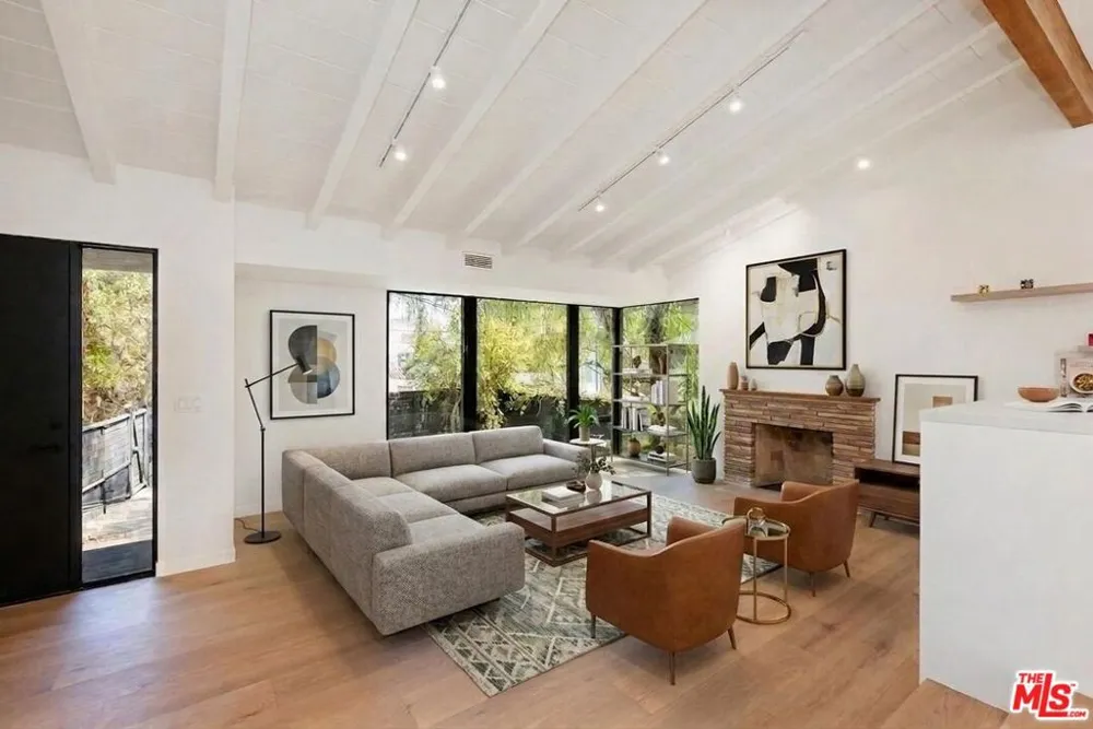 7102 Pacific View Drive Los Angeles, CA 90068