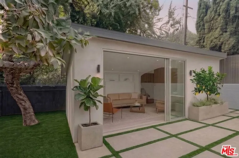 7102 Pacific View Drive Los Angeles, CA 90068