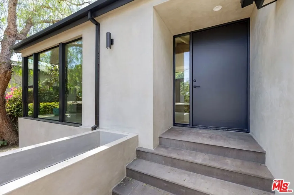 7102 Pacific View Drive Los Angeles, CA 90068