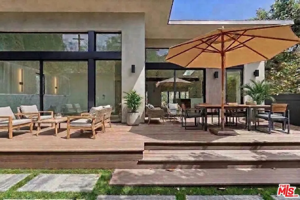 7102 Pacific View Drive Los Angeles, CA 90068