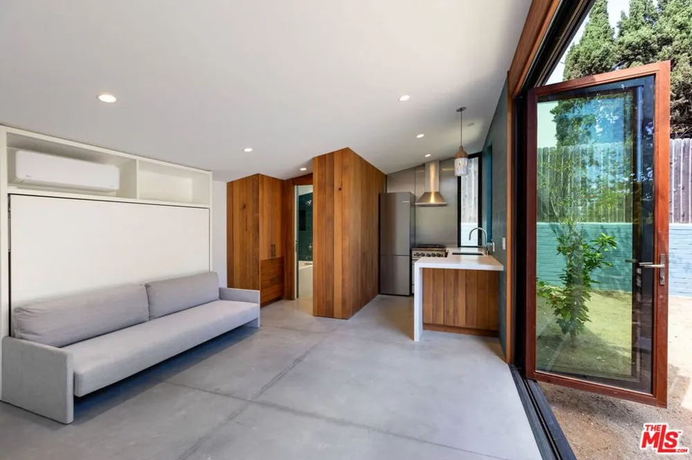 7102 Pacific View Drive Los Angeles, CA 90068