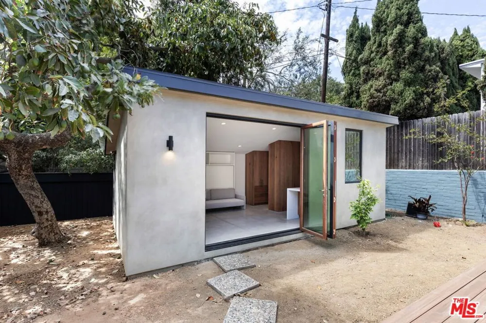 7102 Pacific View Drive Los Angeles, CA 90068