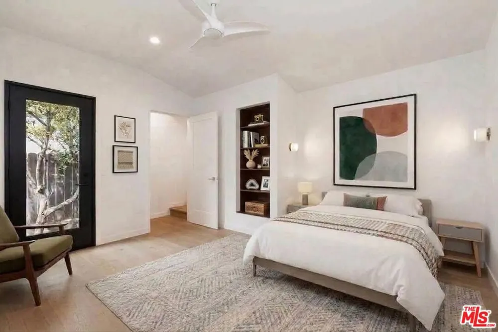 7102 Pacific View Drive Los Angeles, CA 90068