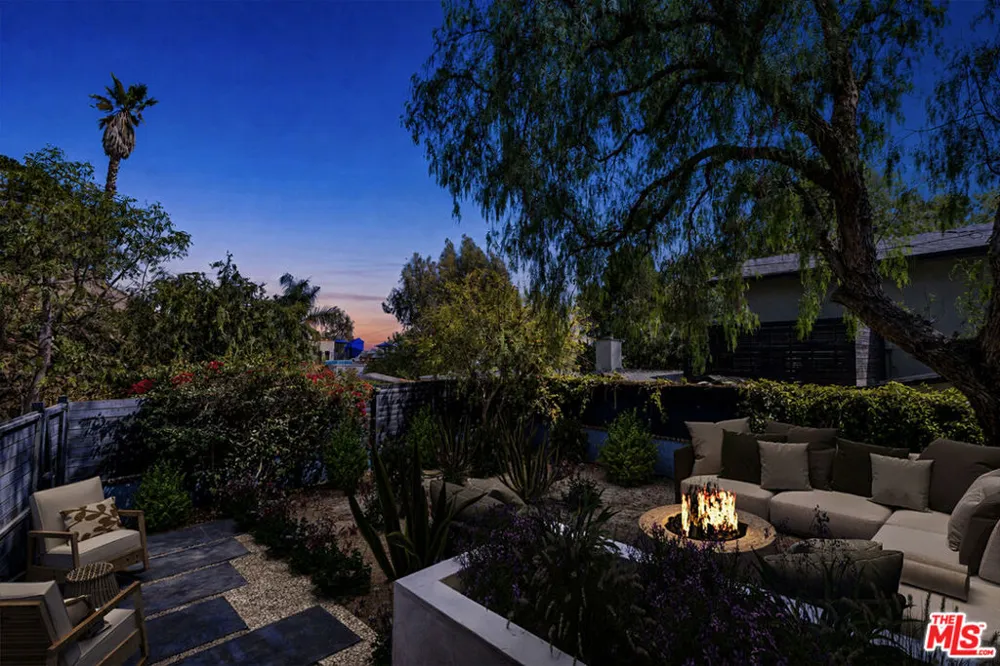 7102 Pacific View Drive Los Angeles, CA 90068