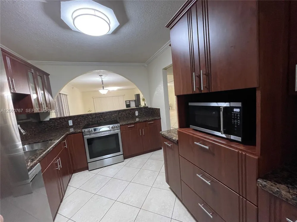 16240 Laurel Dr #101 Weston, FL 33326