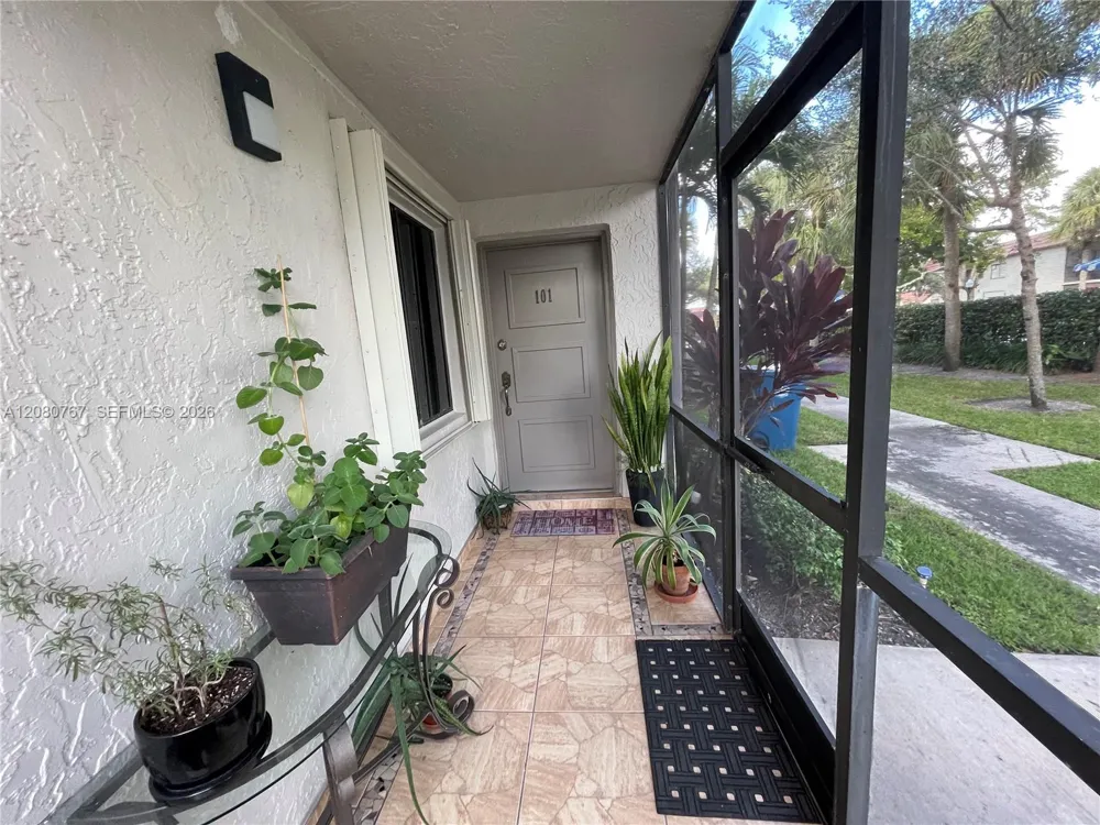 16240 Laurel Dr #101 Weston, FL 33326