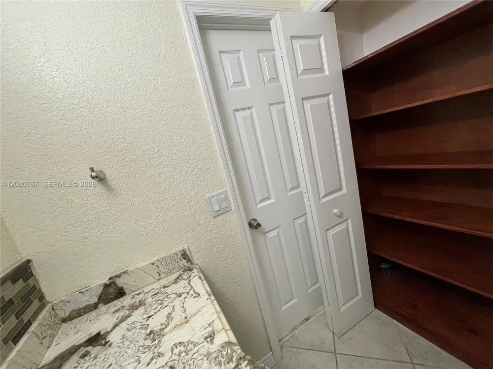 16240 Laurel Dr #101 Weston, FL 33326