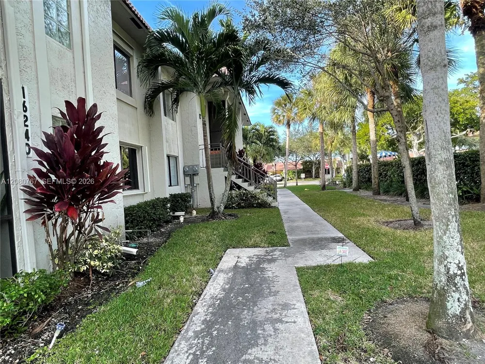16240 Laurel Dr #101 Weston, FL 33326