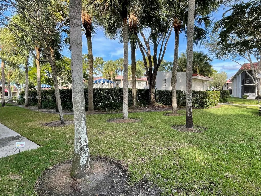 16240 Laurel Dr #101 Weston, FL 33326