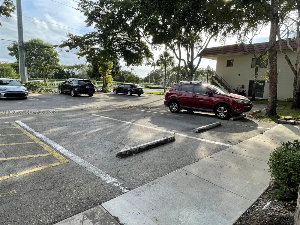 16240 Laurel Dr #101 Weston, FL 33326