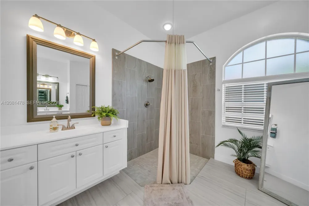 11142 Lakeland Cir Other City - In The State Of Florida, FL 33913