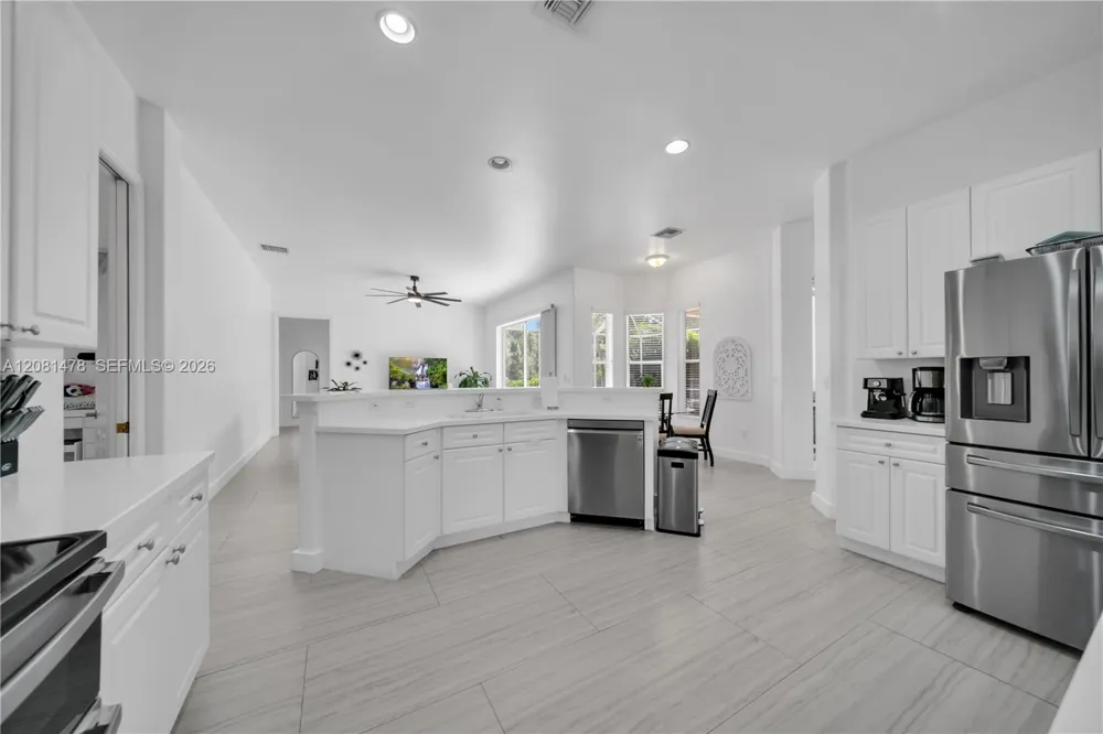11142 Lakeland Cir Other City - In The State Of Florida, FL 33913