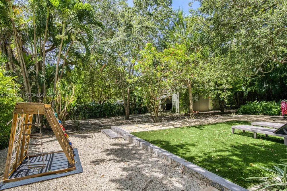 890 NE 90th St Miami, FL 33138