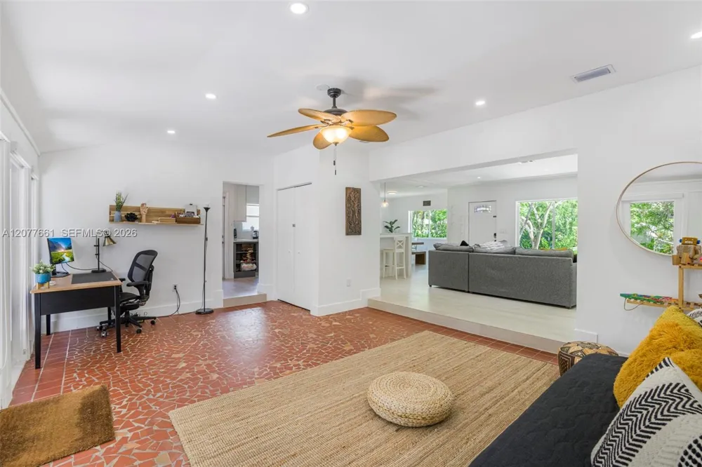 890 NE 90th St Miami, FL 33138