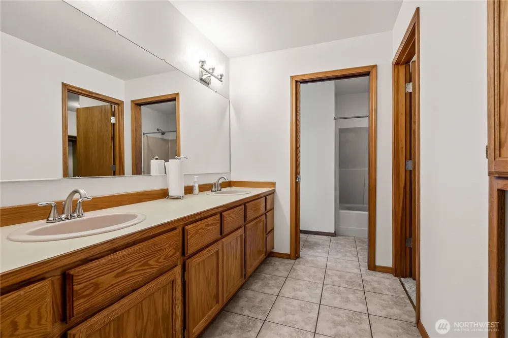 1160 Cascade Court Lynden, WA 98264