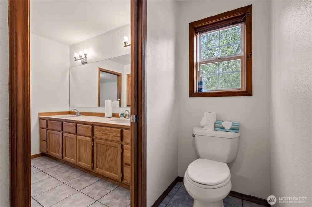 1160 Cascade Court Lynden, WA 98264