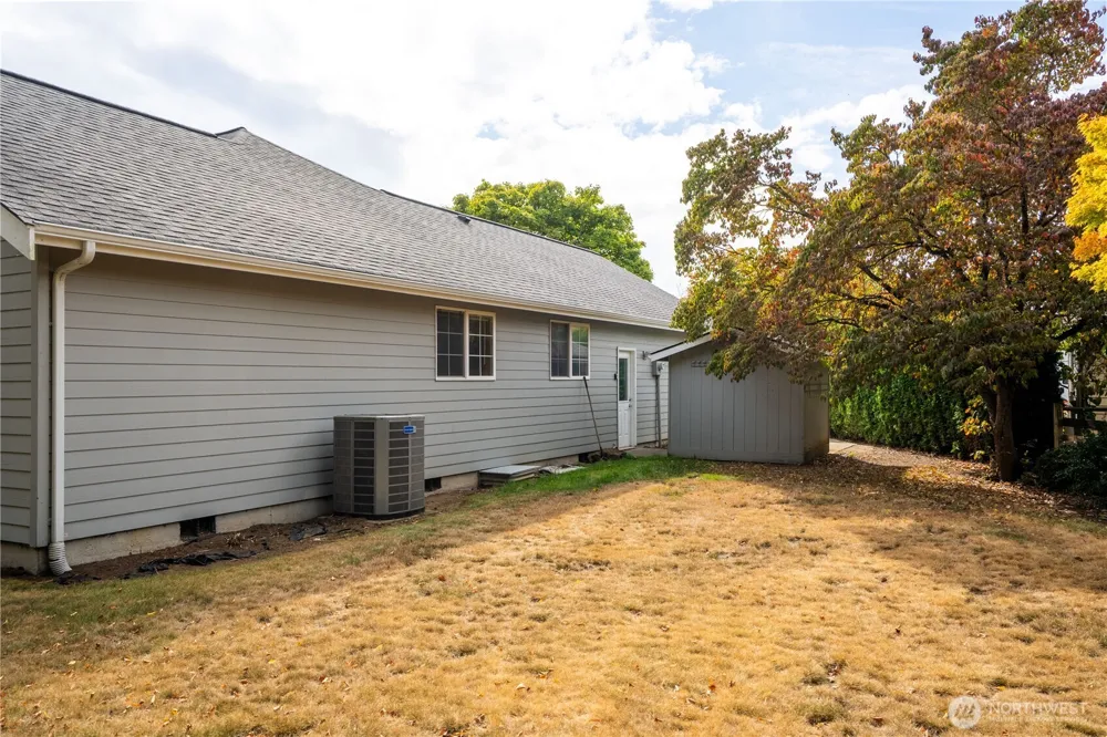 1160 Cascade Court Lynden, WA 98264