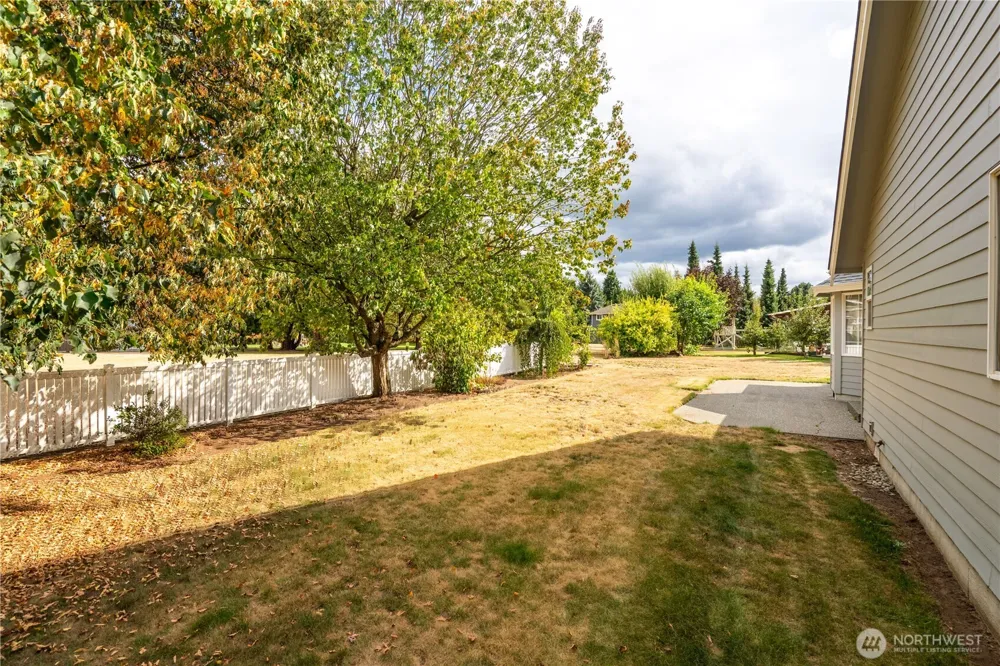 1160 Cascade Court Lynden, WA 98264