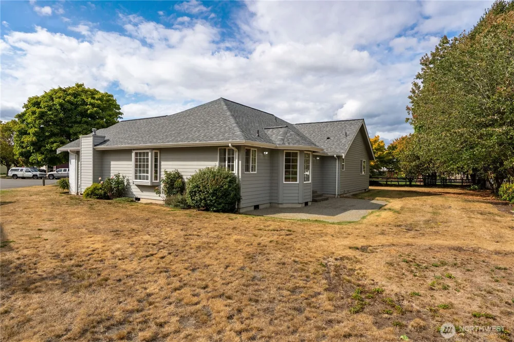 1160 Cascade Court Lynden, WA 98264