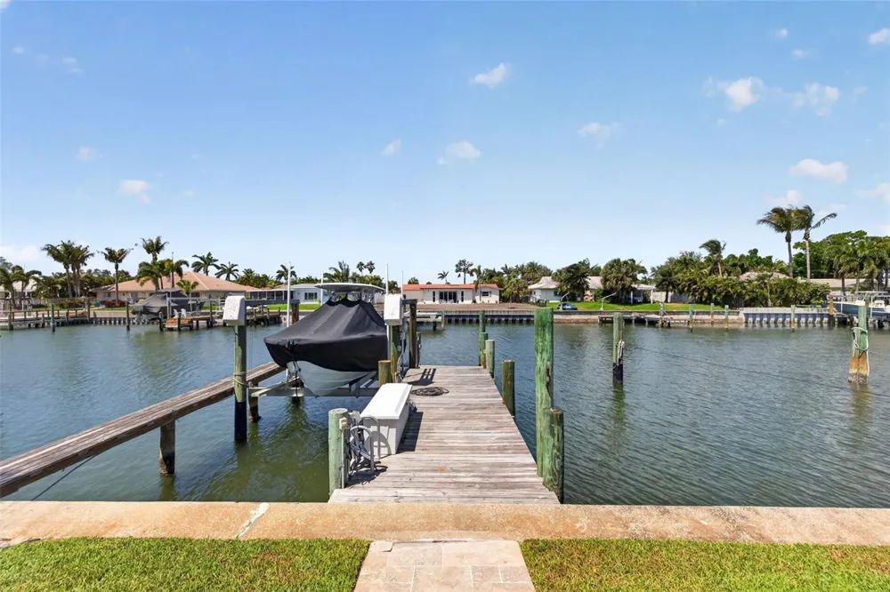 4461 38TH WAY S St Petersburg, FL 33711