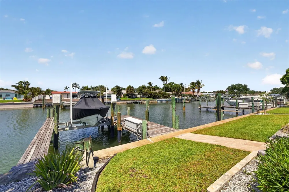 4461 38TH WAY S St Petersburg, FL 33711