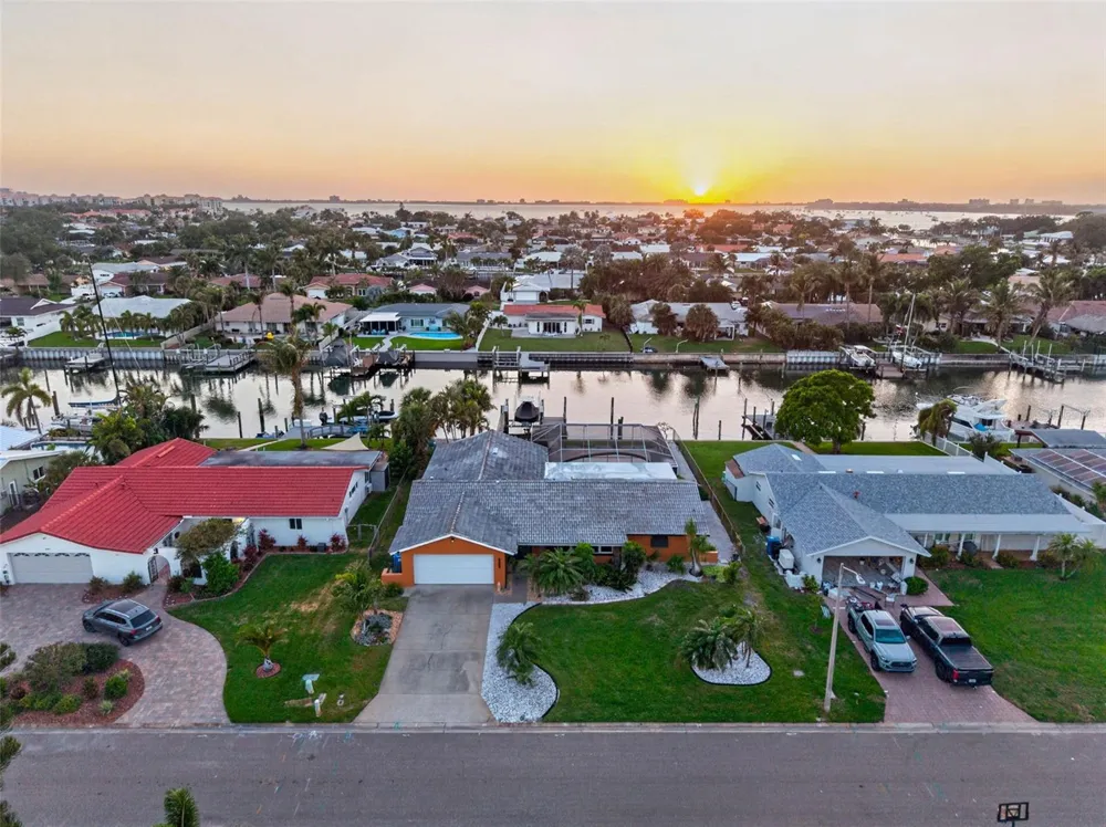 4461 38TH WAY S St Petersburg, FL 33711