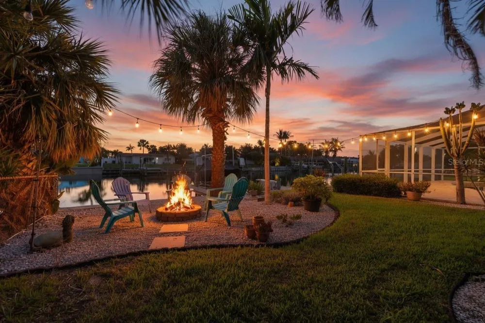 4461 38TH WAY S St Petersburg, FL 33711