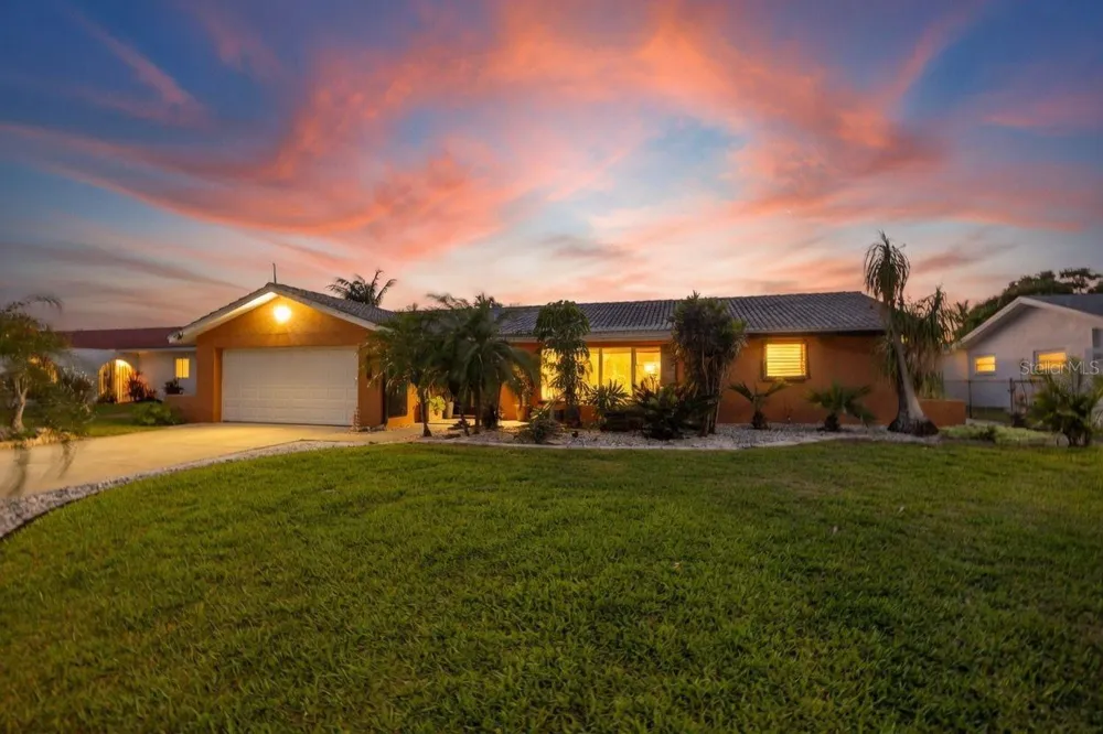 4461 38TH WAY S St Petersburg, FL 33711