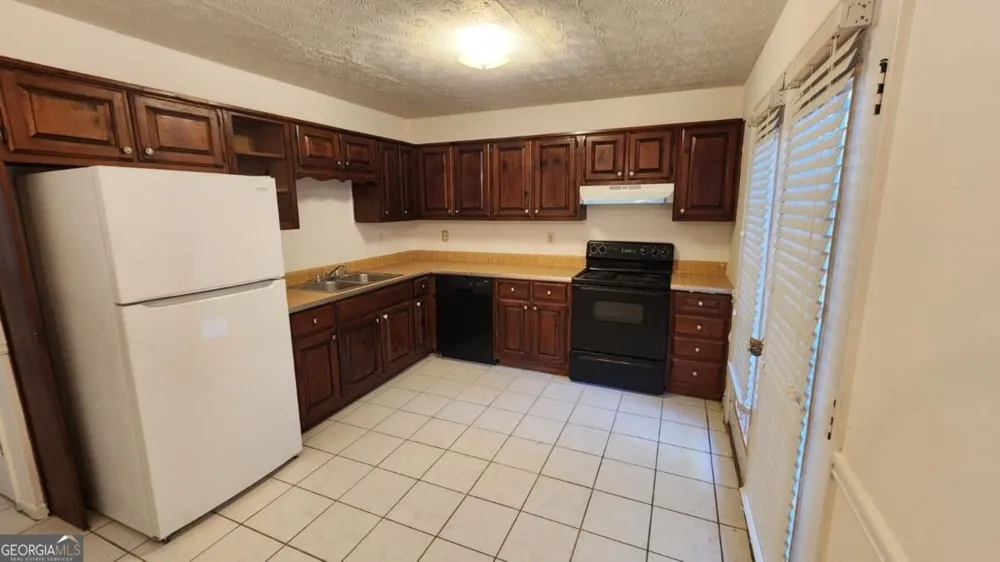 631 Hunting Creek LN SE Conyers, GA 30013