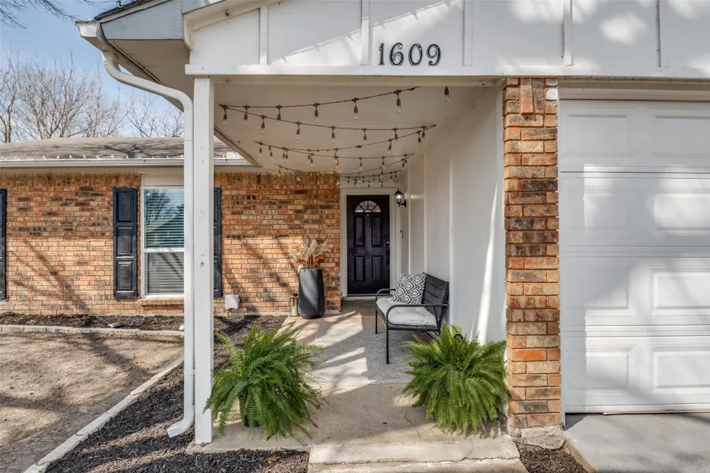 1609 Lyric Drive Garland, TX 75040