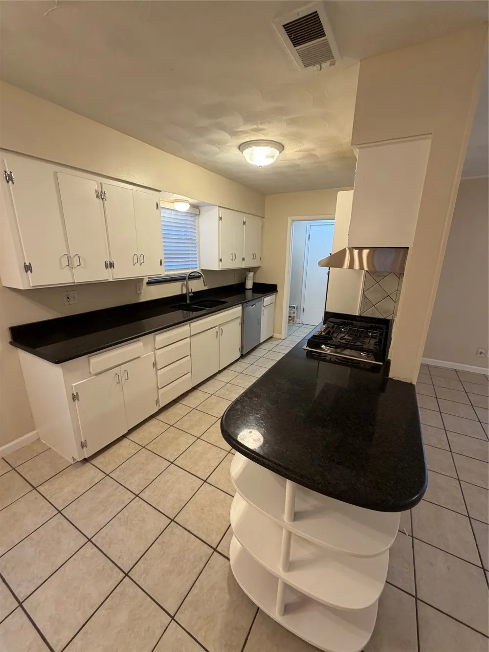 2323 Springhill Drive Dallas, TX 75228