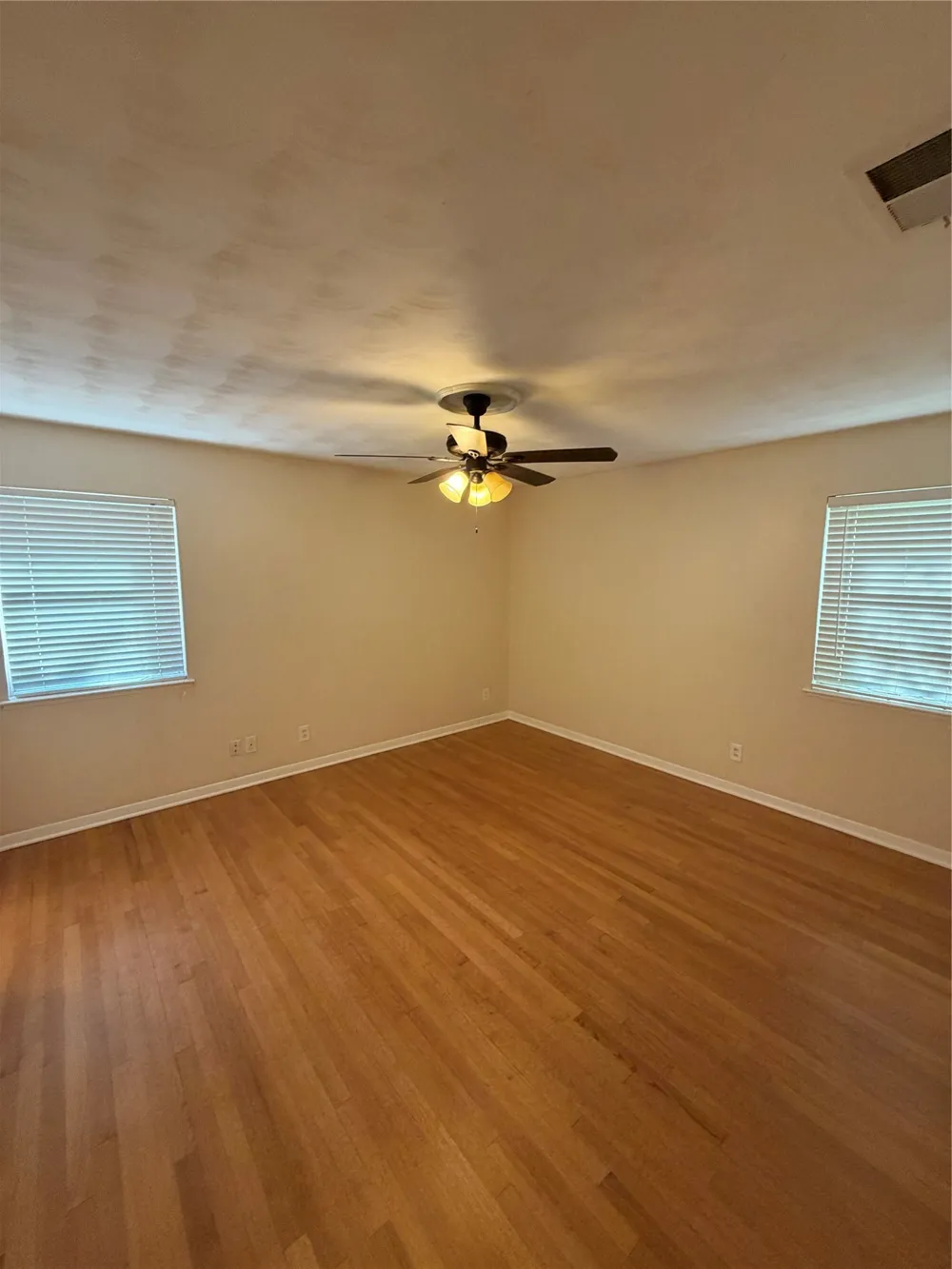 2323 Springhill Drive Dallas, TX 75228