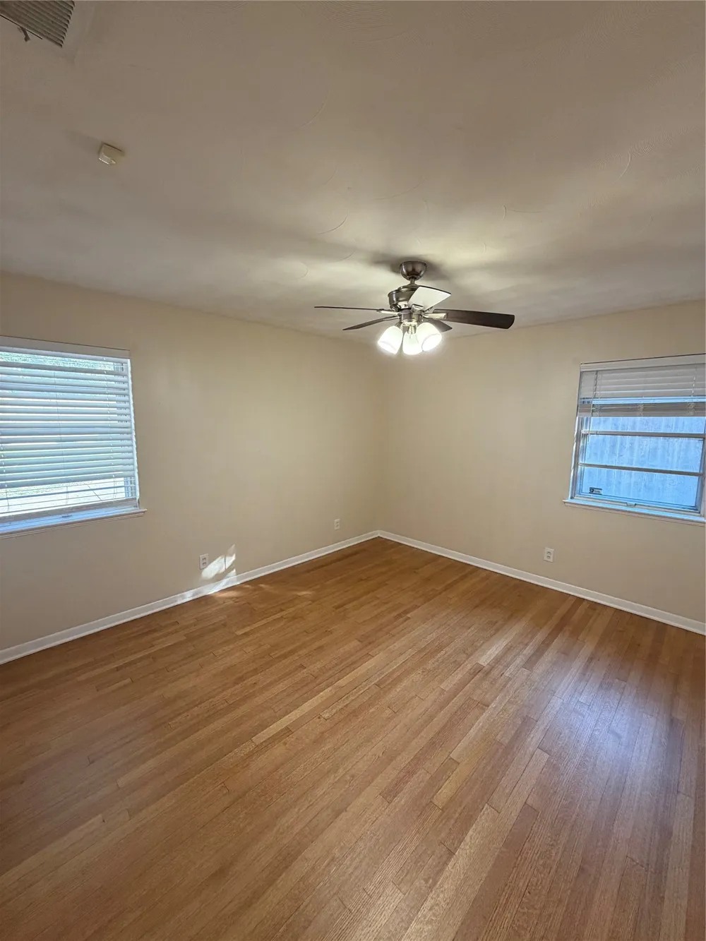 2323 Springhill Drive Dallas, TX 75228