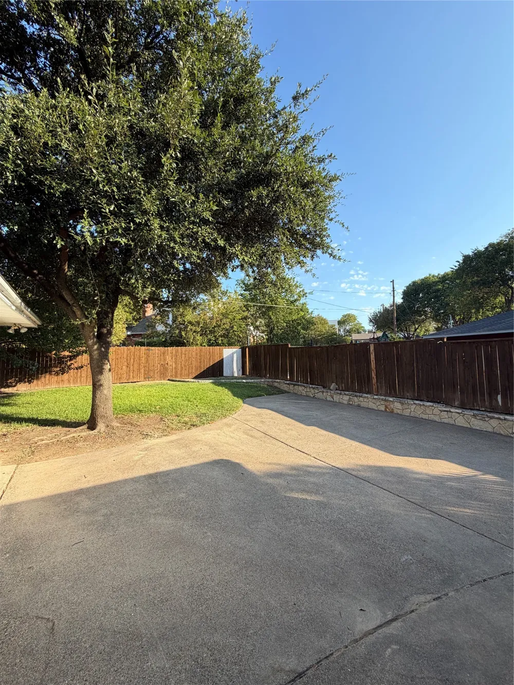 2323 Springhill Drive Dallas, TX 75228