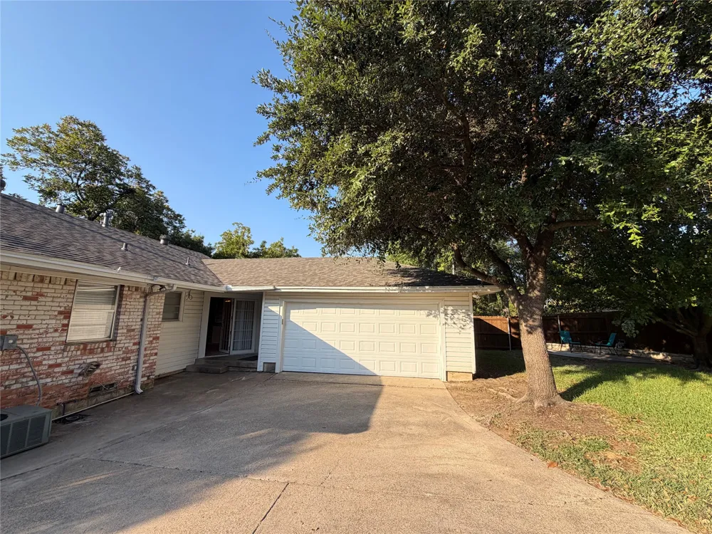 2323 Springhill Drive Dallas, TX 75228